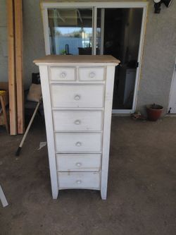 Dresser with drawer's