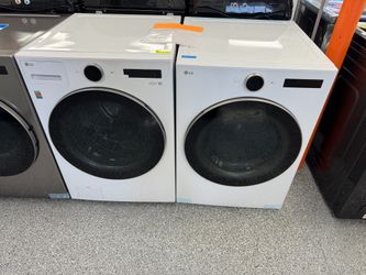 White LG Washer 4.5 cu ft and 7.4 cu ft Gas Dryer Set. Units are new open box scratch and dent