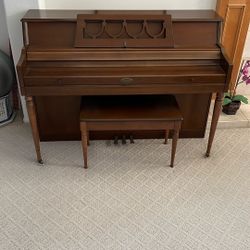 Wurlitzer piano - Excellent Condition $500