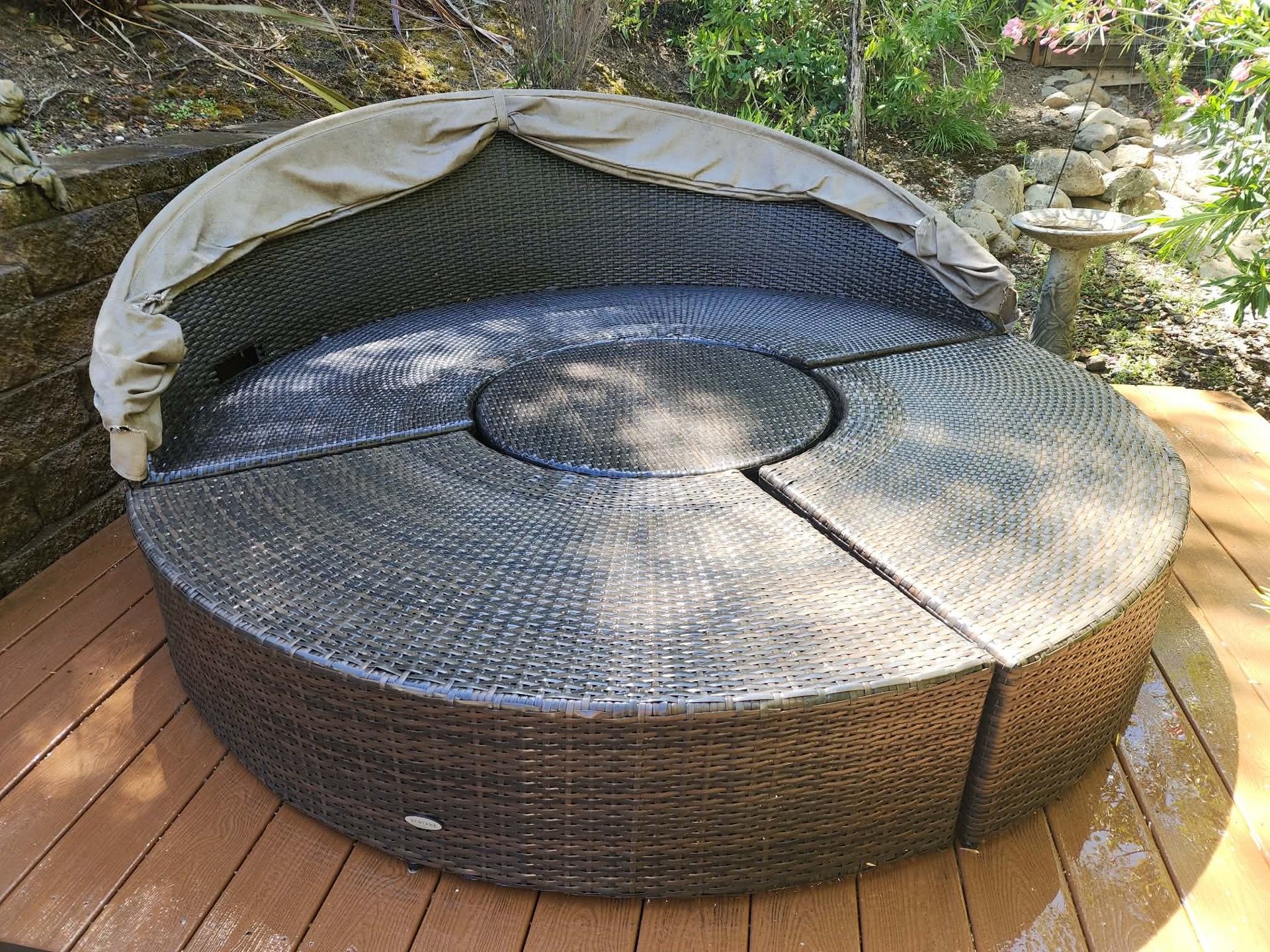 Ventana Laguna Daybed w/ Ottoman 78" round outdoor daybed
