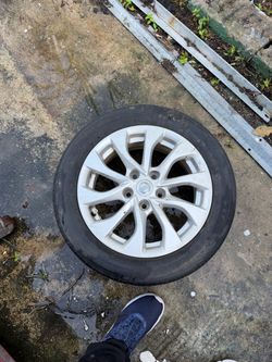 Nissan Sentra rim set aluminum with good tires