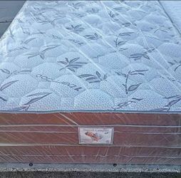 Brand New Queen Size Pilllowtop Mattress and box Spring free delivery The delivery is free for 20 minutes