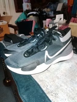 Size 13 men's Nike renew