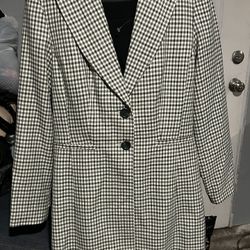 SIGNATURE by Larry Levine ~Woman Size 10 White/Black Trench/Coat + Pants 
