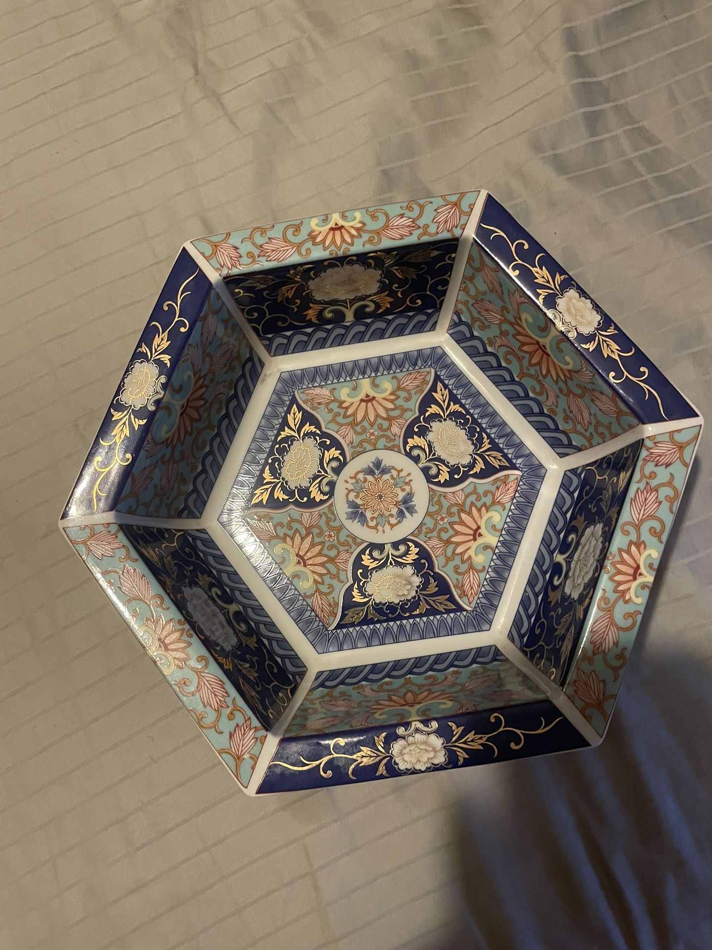 Japanese Chawan Imari ware Koimari hexagonal Polychrome Porcelain Bowl