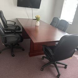 8-Foot Executive Conference Table with 5 Leather Office Chairs – Excellent Conditions 
