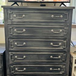 Dresser & nightstands 
