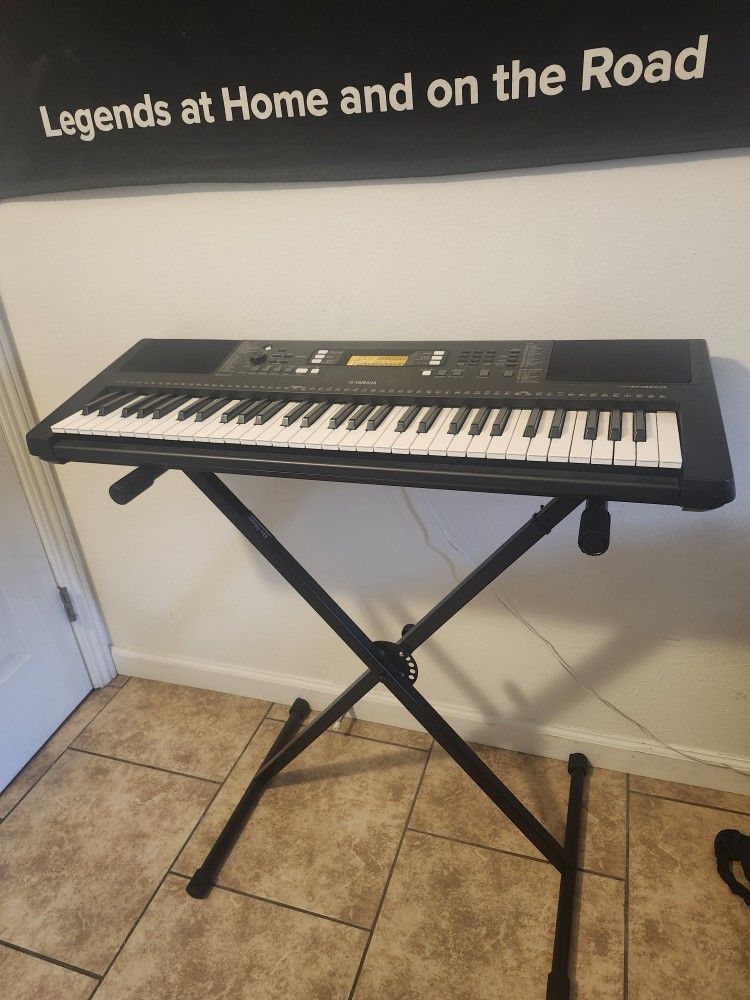Yamaha Keyboard W/stand