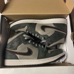 Air Jordan’s Size 8.5 Men’s 