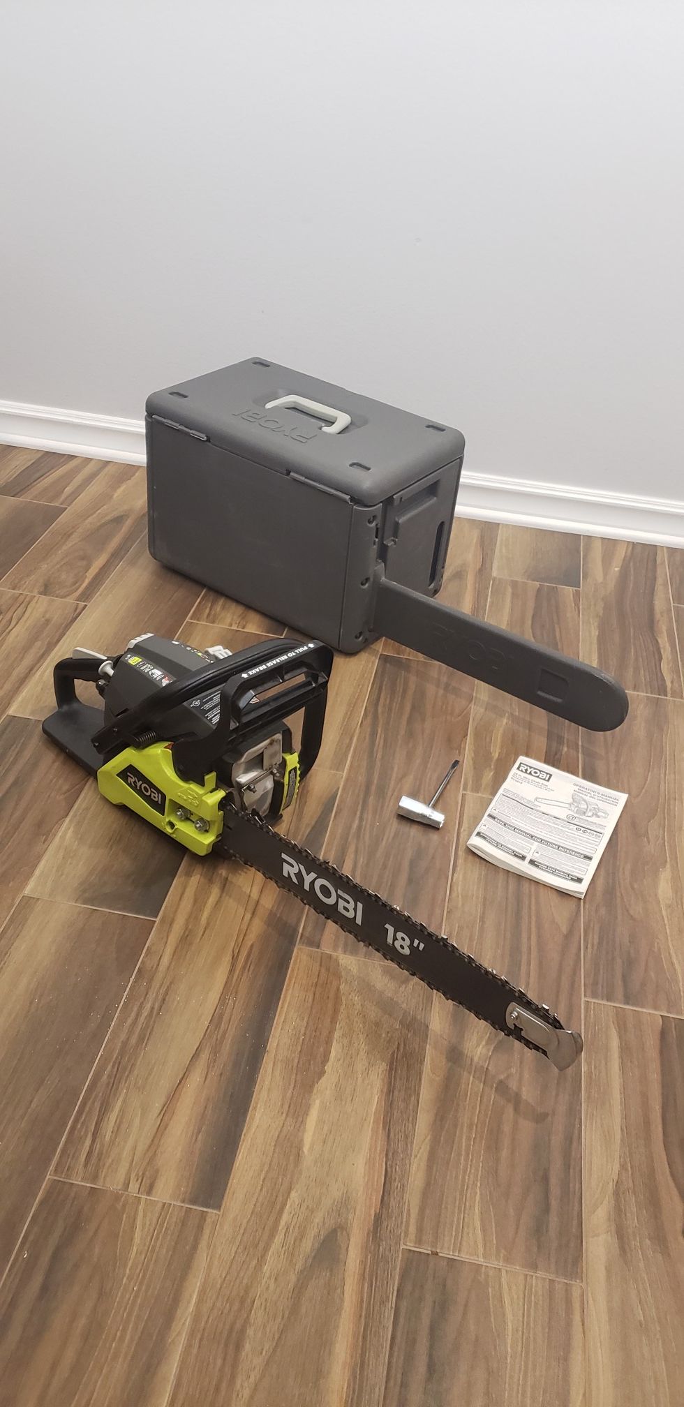 Ryobi 18in gas two stroke chainsaw