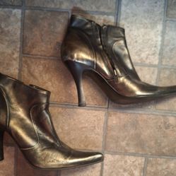 LADIE'S  LEATHER BLACK & GOLD SHIMMER BOOTS/SIZE 7B