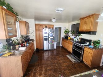 6 Piece kitchen cabinets