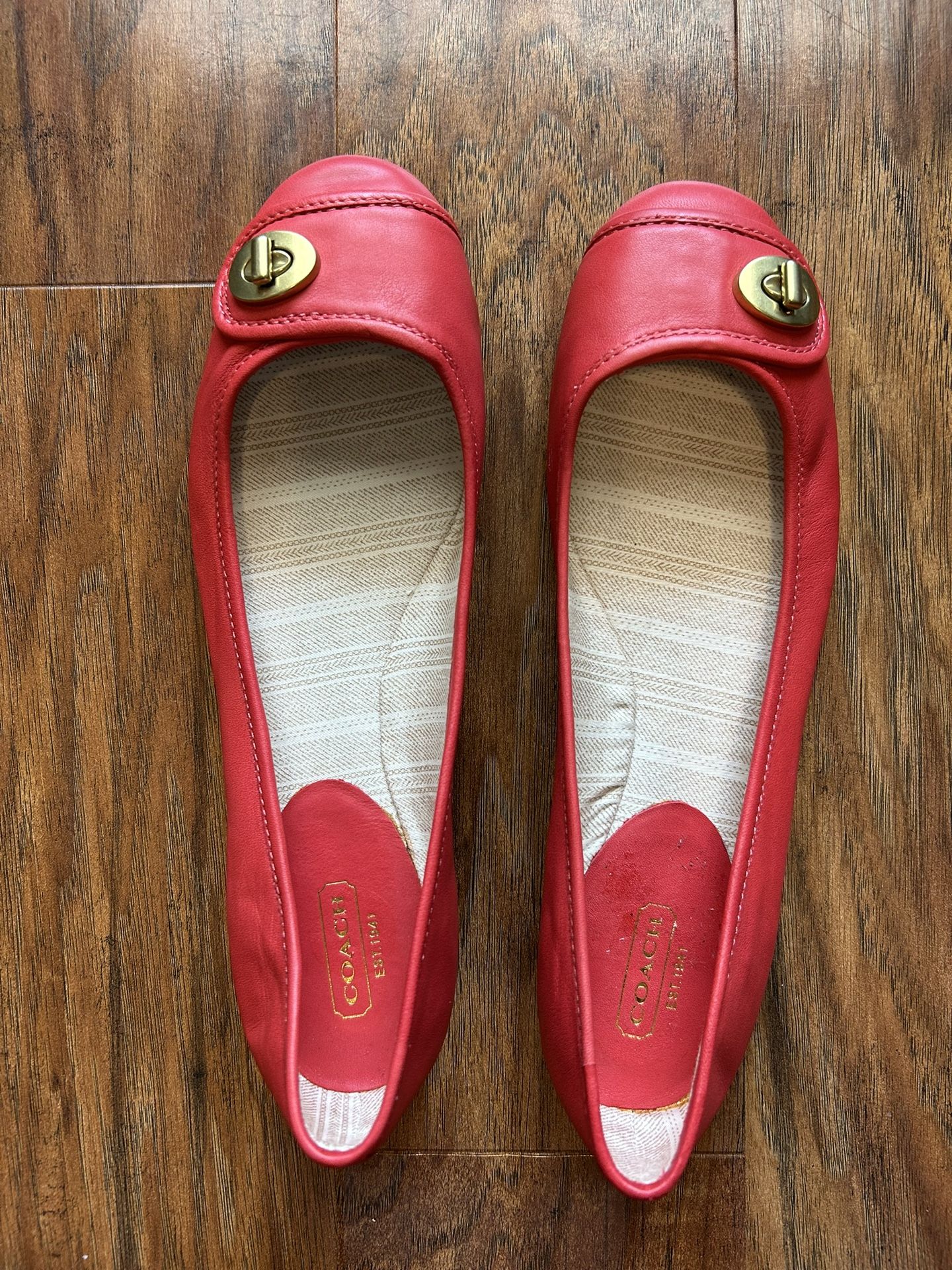 Coach Woman’s Size 8.5 Red Noel Flats With Turn Lock Like New Clean Sole
