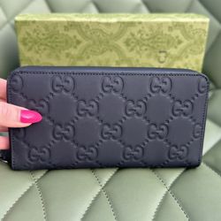 Logo Rubber-Effect Zip Around Wallet