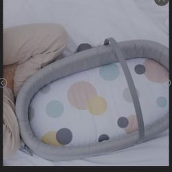 Portable Indoor/ Outdoor Cuddle & Play Baby Bassinet and Travel Nest