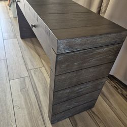 Beautiful Entry Table, Sofa Table, New Condition 