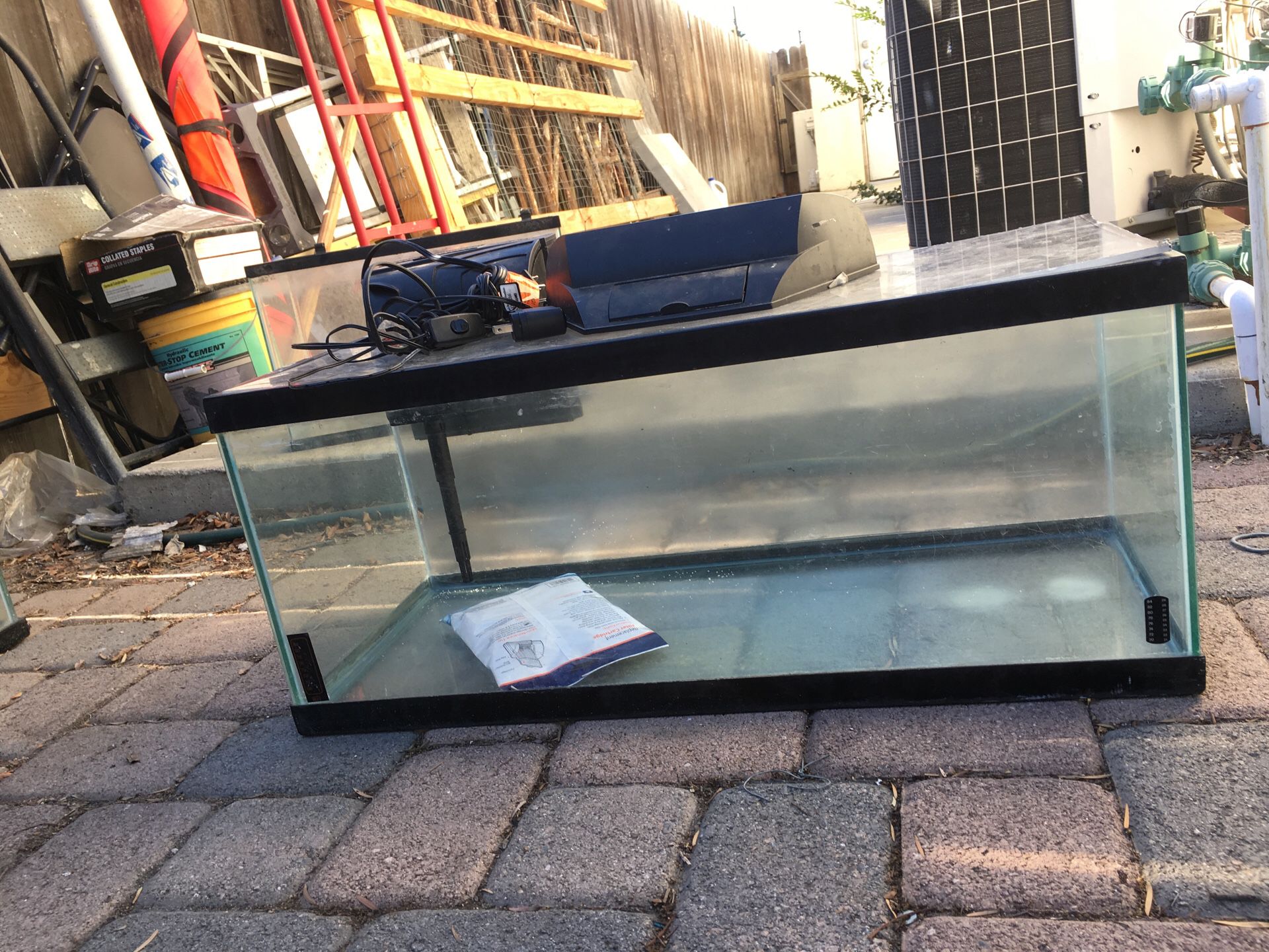 20 gallon glass fish tank