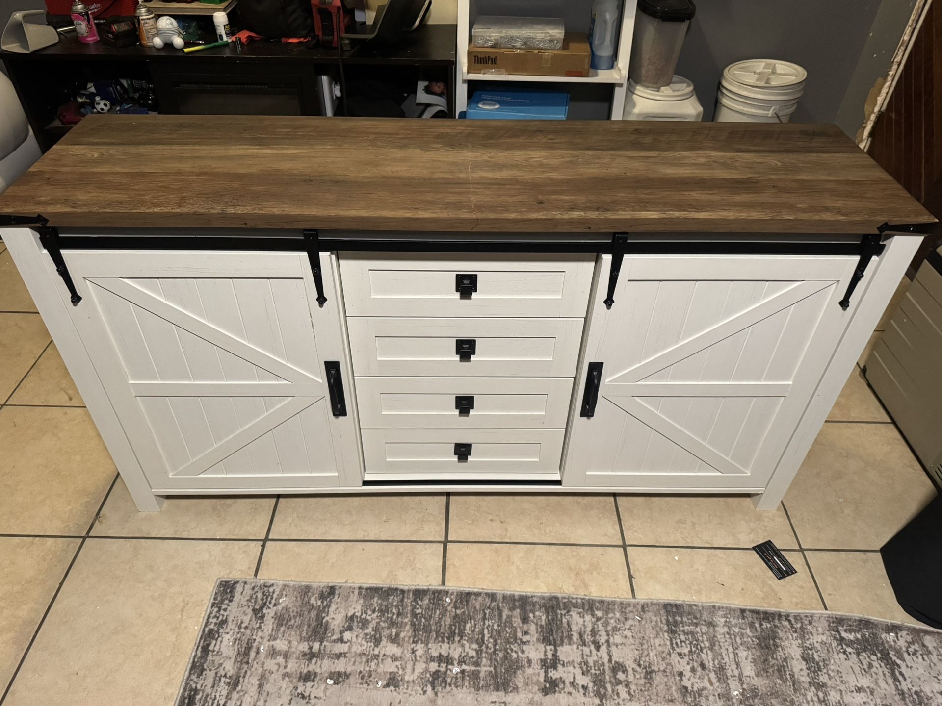Tv stand *PLEASE READ DESCRIPTION FULLY*