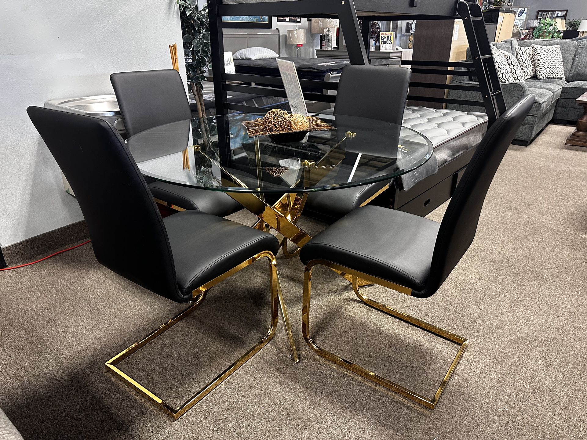 Stunning Glass Dining Set! $699 🖤🔥