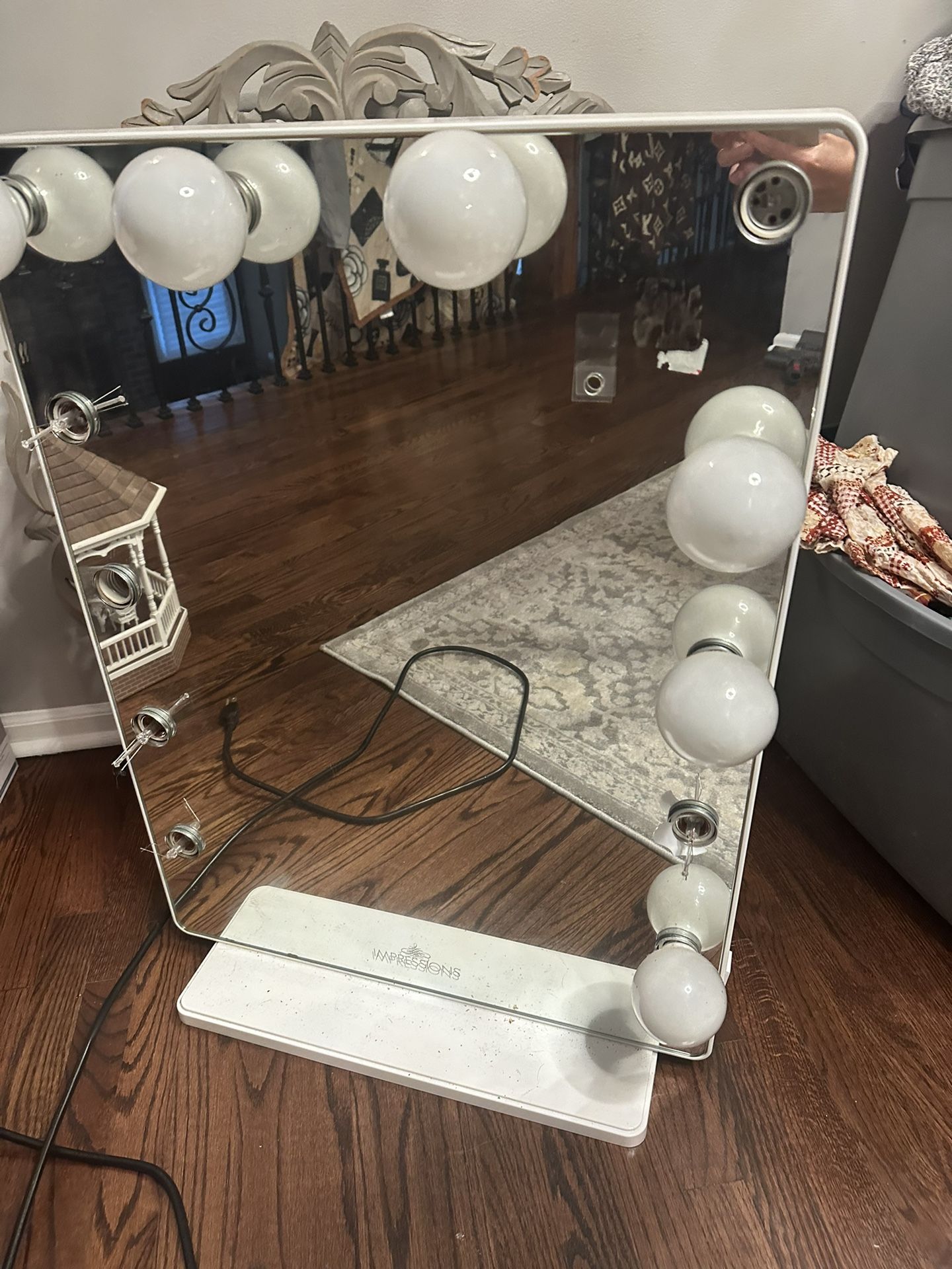 White Impression Vanity Mirror