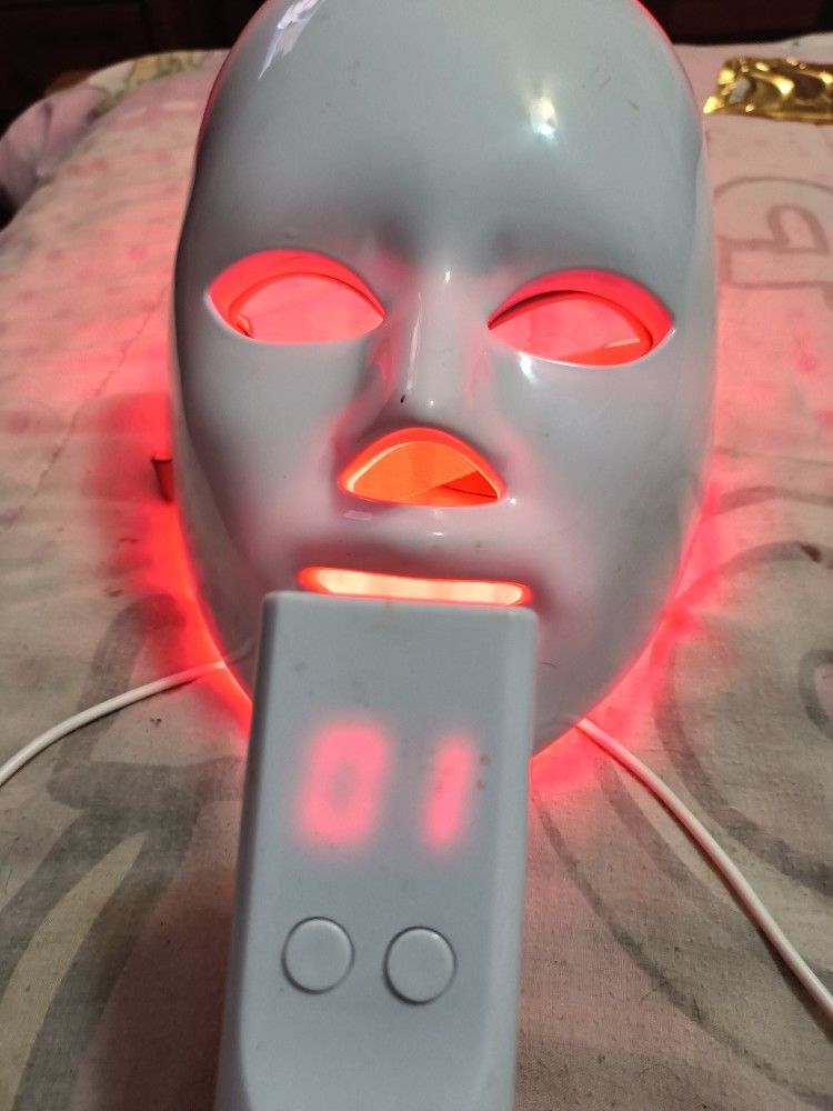 LED Light Therapy Face Mask