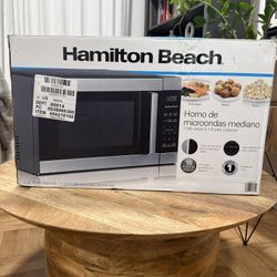Hamilton Beach 1.6 Cu ft Sensor Cook Countertop Microwave Oven in Stainless Steel