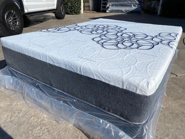 Queen Bamboo Cool Gel Memory Foam!!