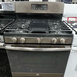 GE 30in Gas Stove 5 Burners  4 months Warranty 