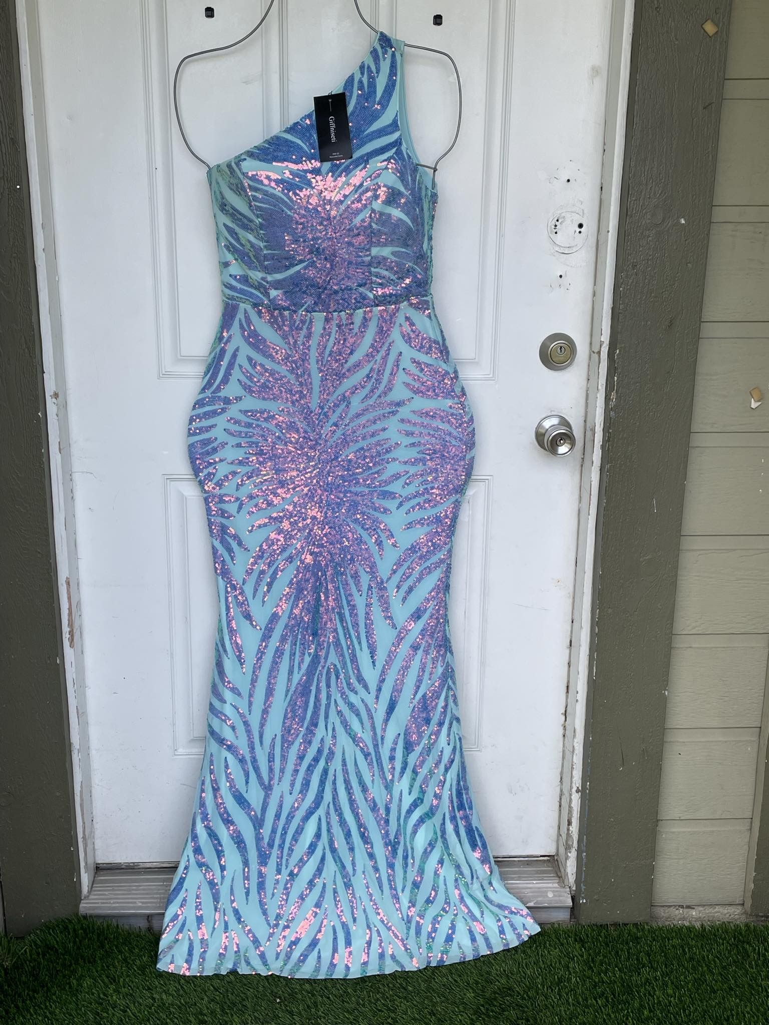 DRESS NEW SIZE MEDIUM 