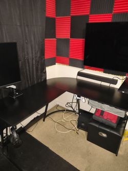 L-shaped gaming desk