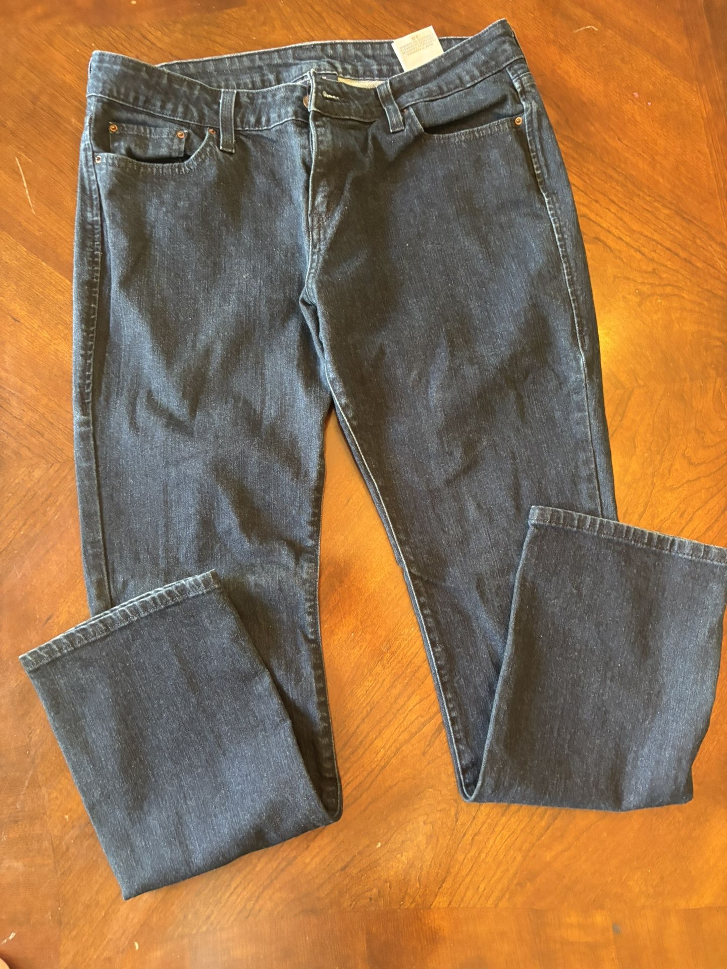 Levi’s mid rise straight 552