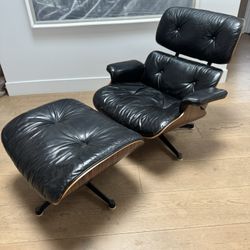Authentic Vintage Eames Lounge chair And Ottoman. From Early 70’s