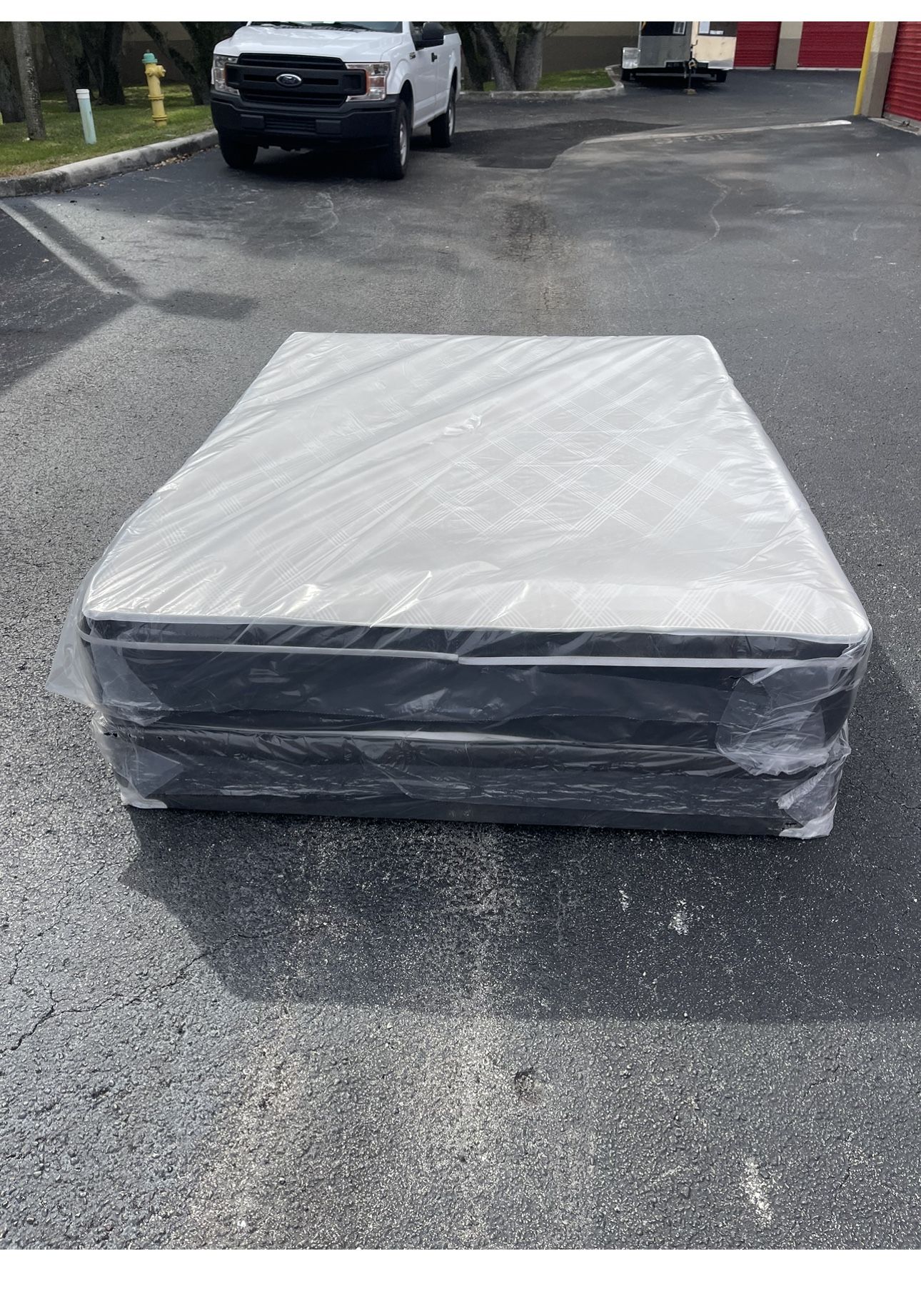 NEW Mattress Queen Size Pillowtop With Box Spring // Offer 🚚