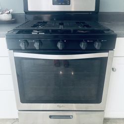 In excellent working condition , Whirlpool 5.1 Cu. Ft. 5 burner , 30 inch wide stander stove Freestanding Gas Range with an Edge-to-Edge Cooktop in St