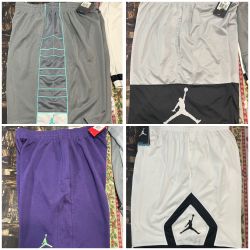 MENS BASKETBALL BELOW THE KNEE SHORTS - SIZE 2XL 