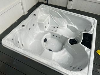 Jacuzzi For 6 People