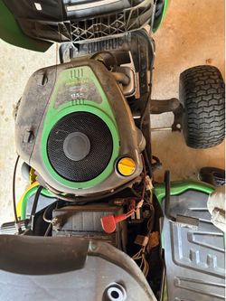 John Deere E100 riding mower / lawn tractor