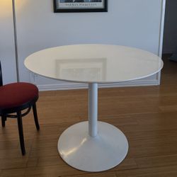 Round White Dining Table