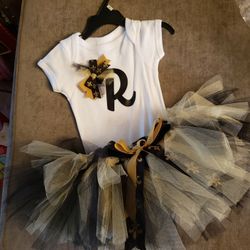Excellent Girls New Orleans Saints Set, Size 6-12 months,  SS Onies And Tutu