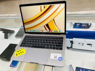 MacBook Pro 2017 8gb ram 512gb ssd