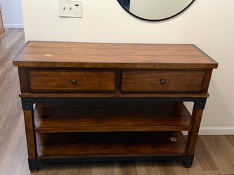 Serving table