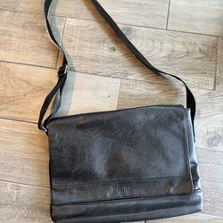 Kenneth Cole Messenger Crossbody Bag