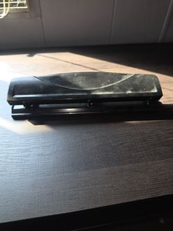 Black 3-Hole Paper Punch