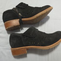 Söfft Ankle Shoes Size 8 (Black Suade)