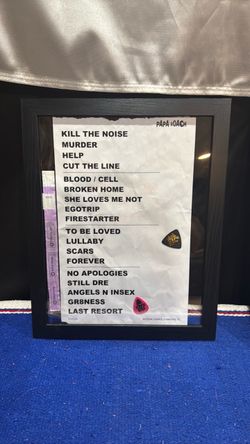 Papa Roach Unsigned Setlist & (2) Picks