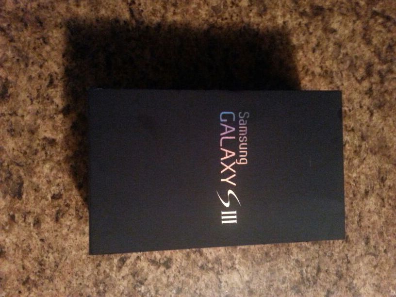 Samsung galaxy s3 att like new condition asking $100 low ball get the fuck out my post