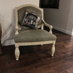 Elegant Vintage Accent Chair