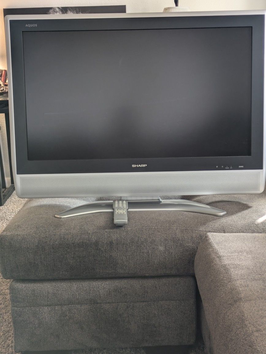 Sharp Aquos TV 40" LCD Television LC-40D6U