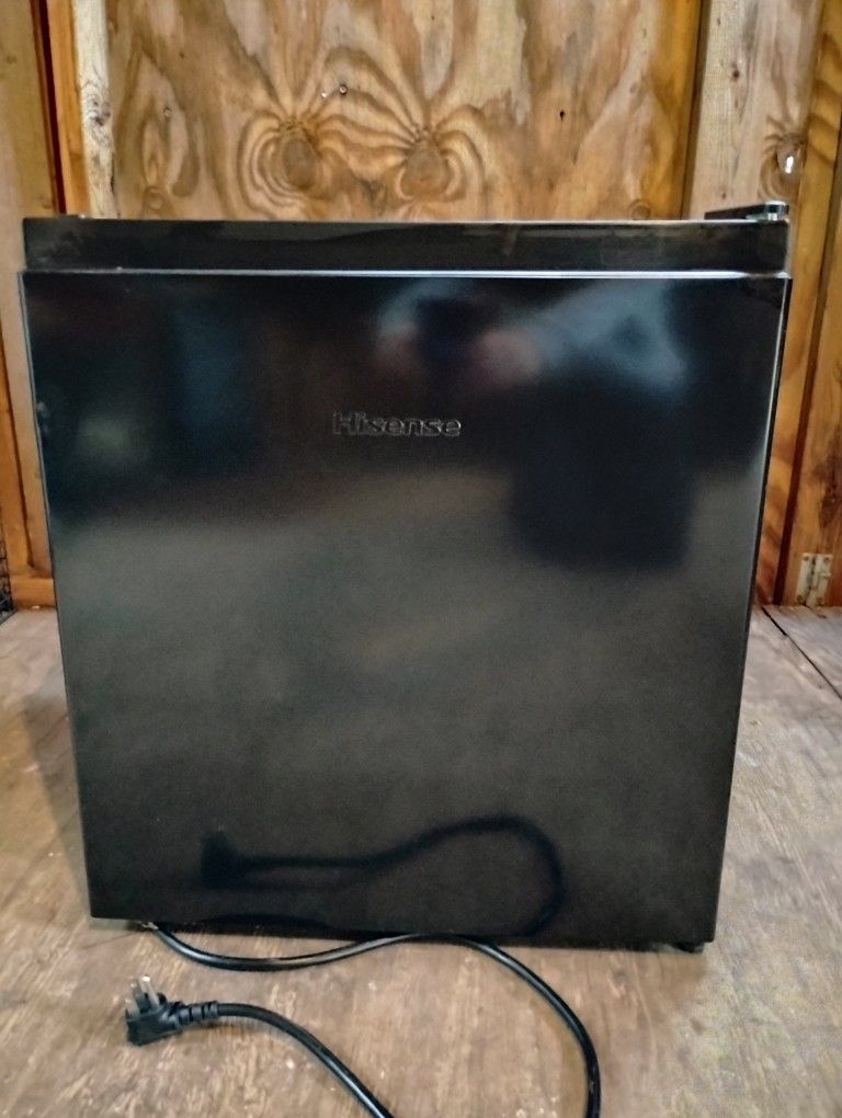 Mini Refrigerator 1.5 Cu Ft
