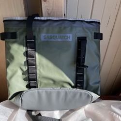 BRAND NEW Sasquatch Insulated Picnic Backpack